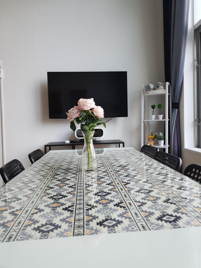 Hongdae Residence - 1Min From Hongik Uni Station Exit #1 Seoul Bagian luar foto