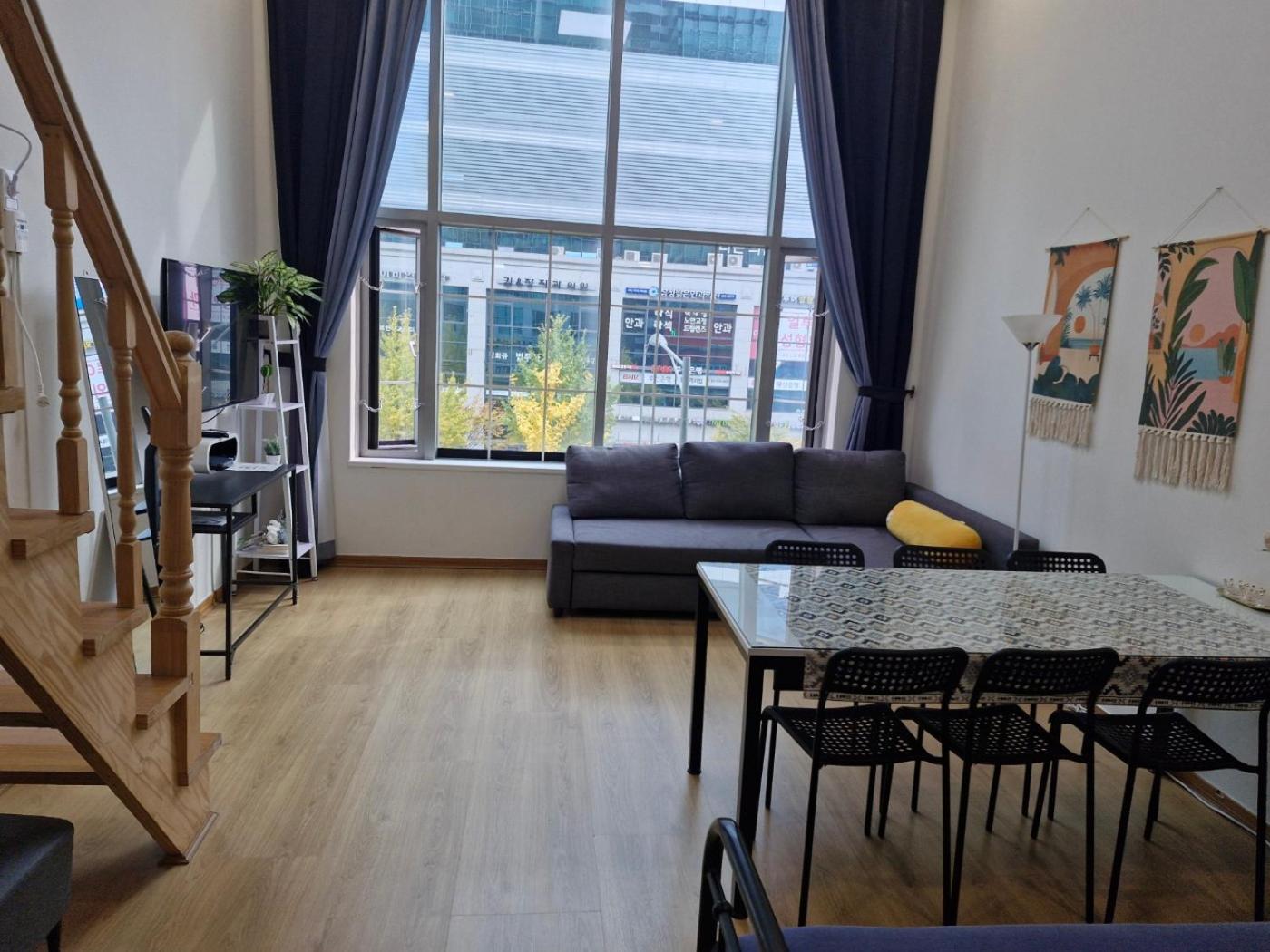 Hongdae Residence - 1Min From Hongik Uni Station Exit #1 Seoul Bagian luar foto