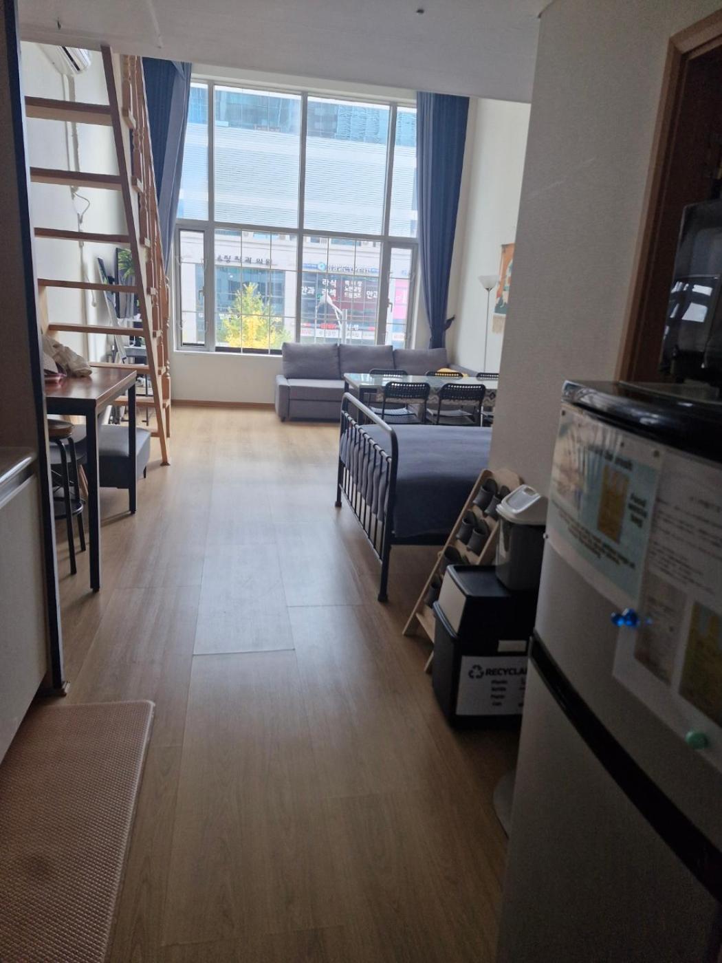 Hongdae Residence - 1Min From Hongik Uni Station Exit #1 Seoul Bagian luar foto